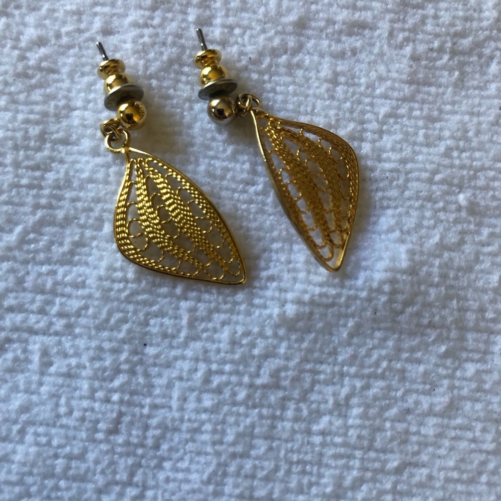 Gold leaf drop earrings